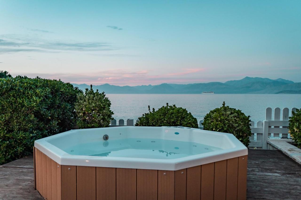 Neptune Sea House - Beachfront Ájos Spyrídon Eksteriør bilde