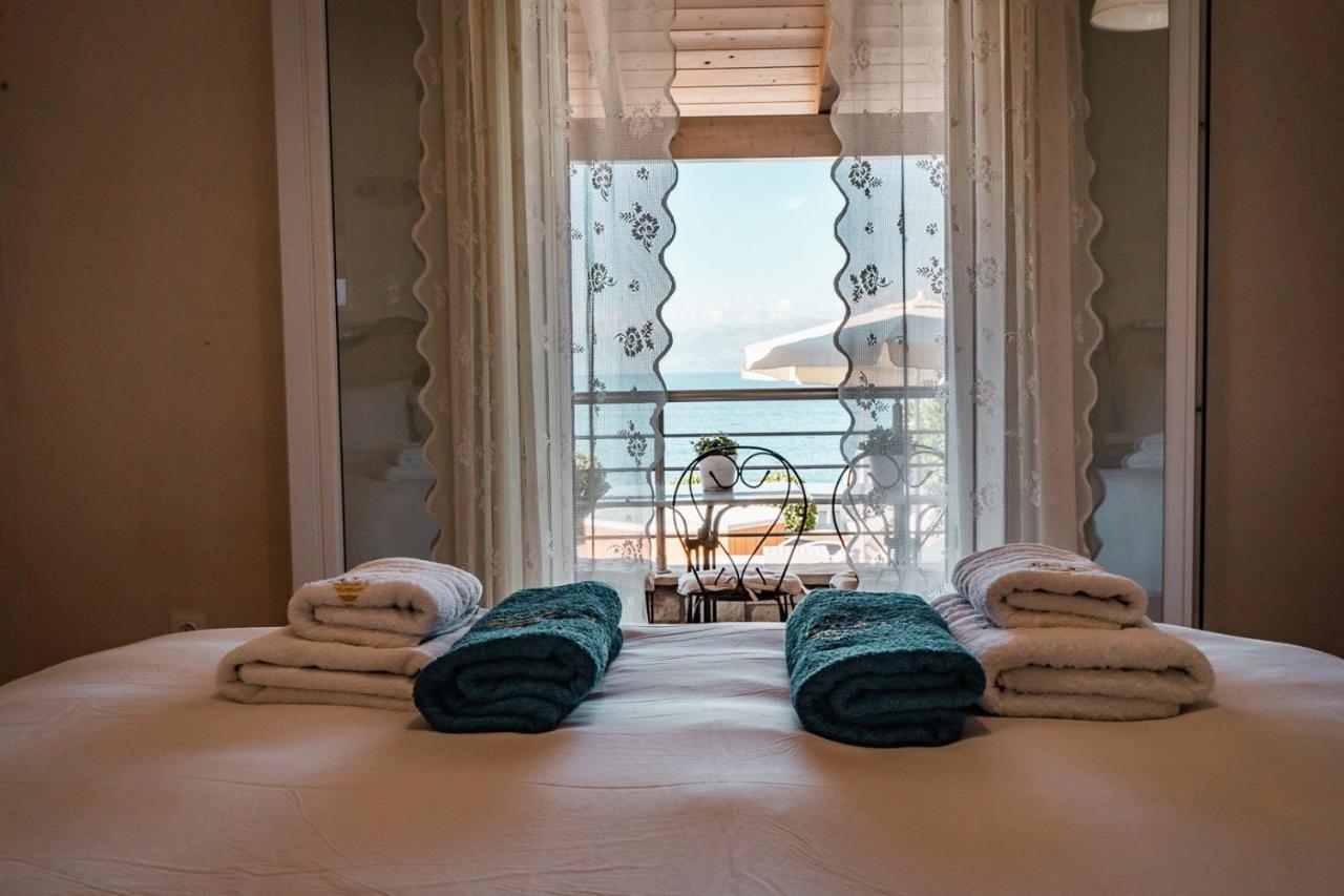 Neptune Sea House - Beachfront Ájos Spyrídon Eksteriør bilde