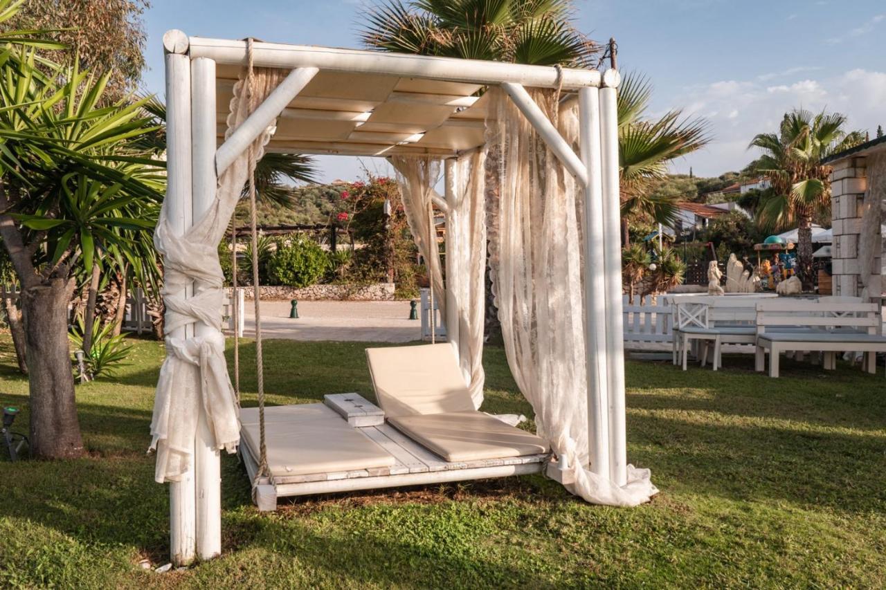 Neptune Sea House - Beachfront Ájos Spyrídon Eksteriør bilde