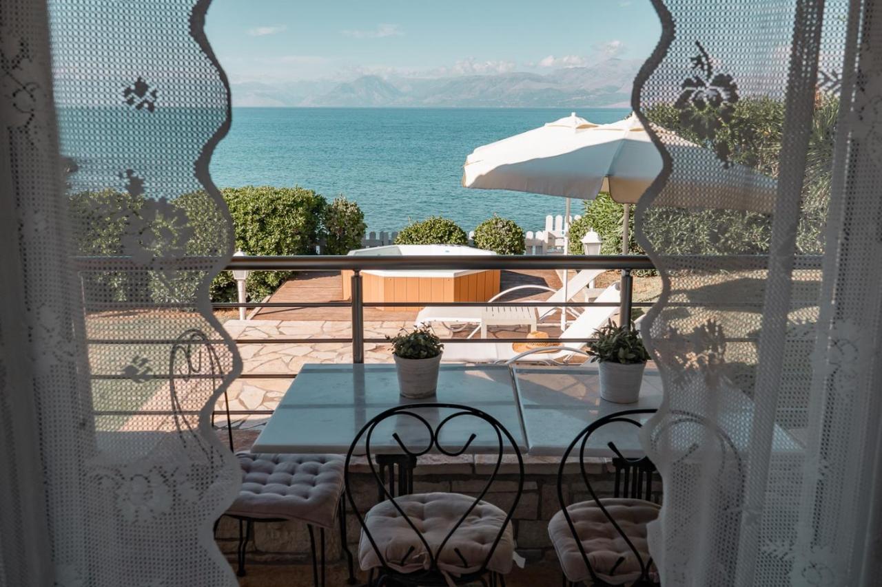 Neptune Sea House - Beachfront Ájos Spyrídon Eksteriør bilde